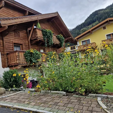 Aparthotel Embacher *